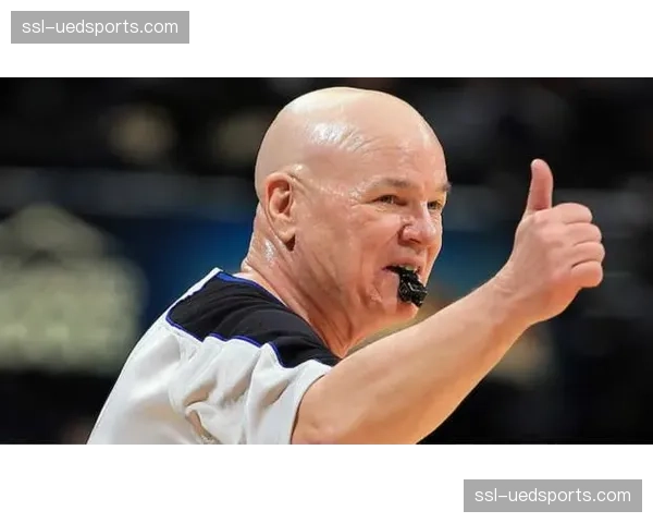 评论:前NBA裁判贾维谈“垂直起跳原则”在当下的判罚尺度与应用争议 评论:前NBA裁判贾维谈“垂直起跳原则”在当下的判罚尺度与应用争议